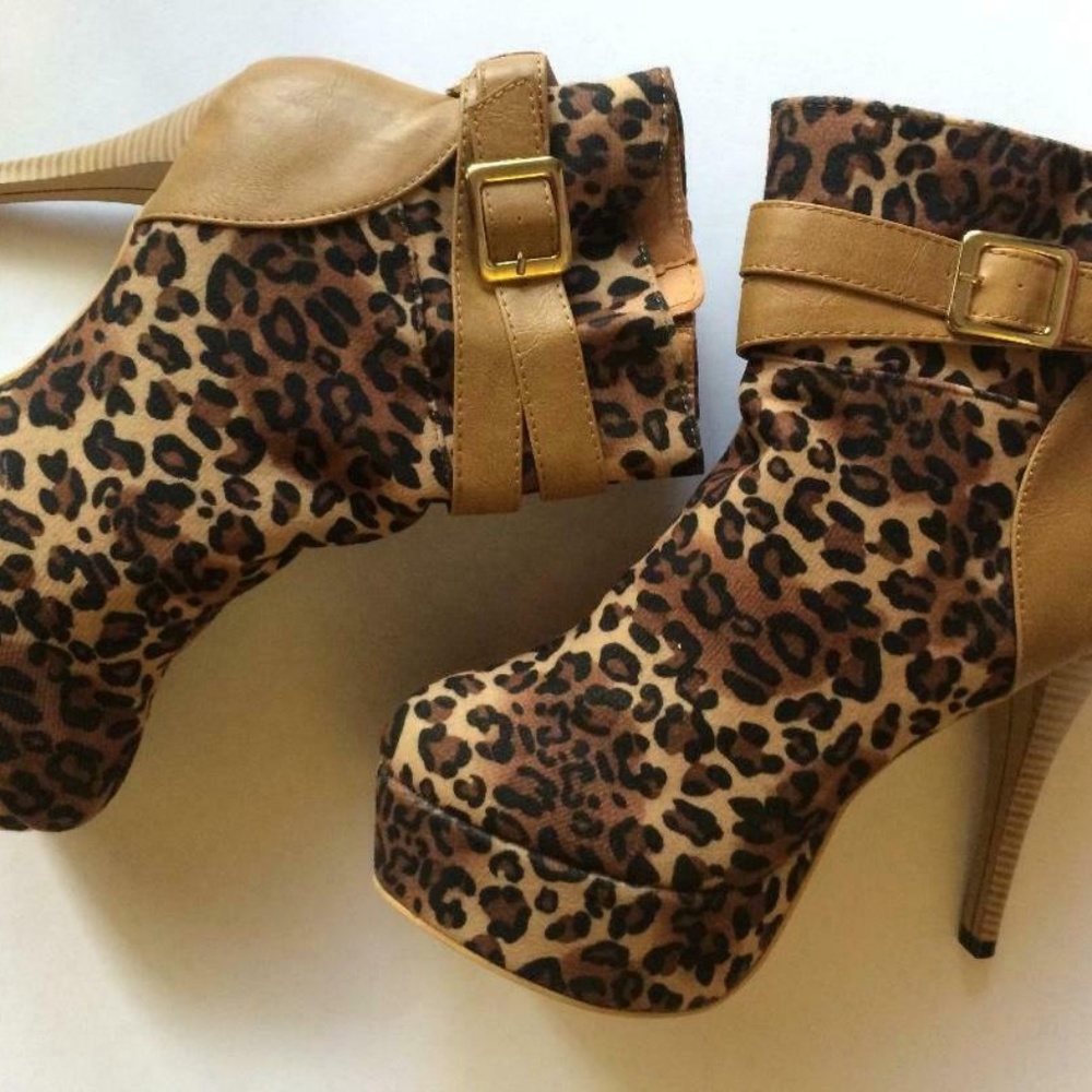 New Leopard Print Tan Platform High Heel Boots Size 8